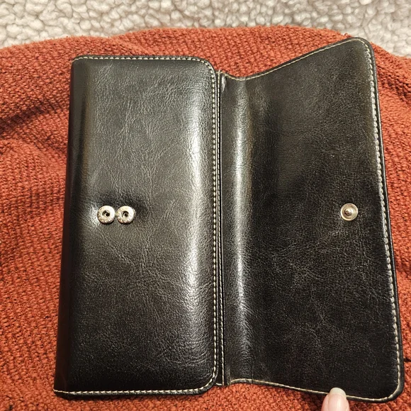 Gucci Black Leather Wallet and Checkbook Holder - Picture 6 of 9